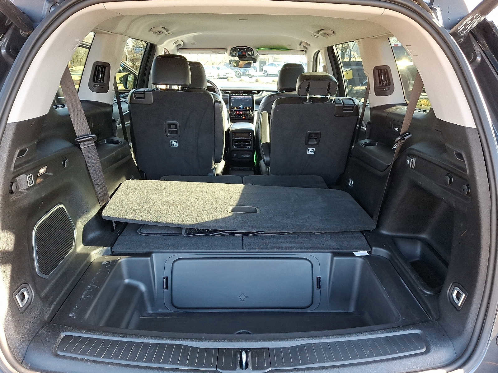 Used 2022 Jeep Grand Cherokee L Limited w/ Luxury Tech Group II AWD/4WD image 30