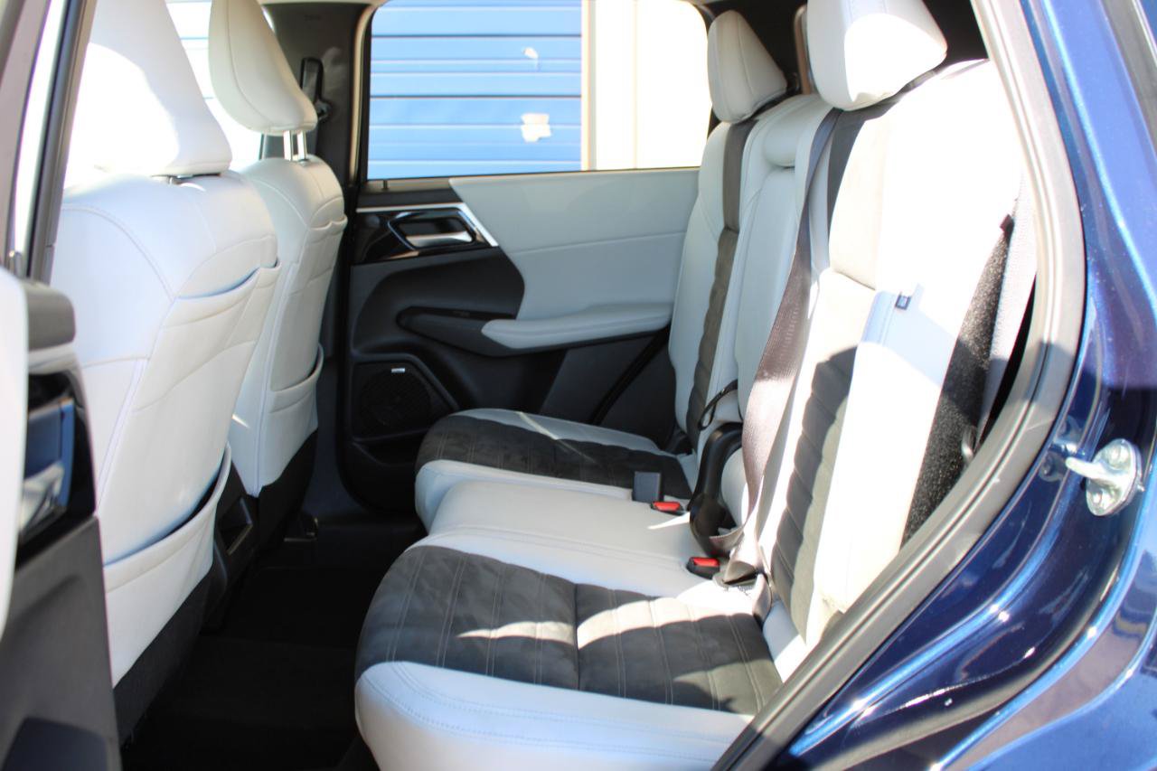 Used 2025 Mitsubishi Outlander SE FWD image 40
