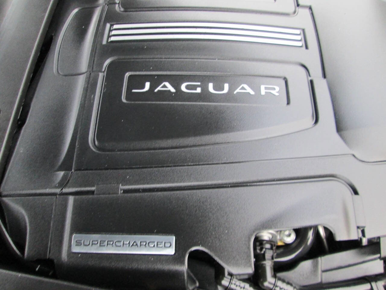 Used 2015 Jaguar XJ image 35