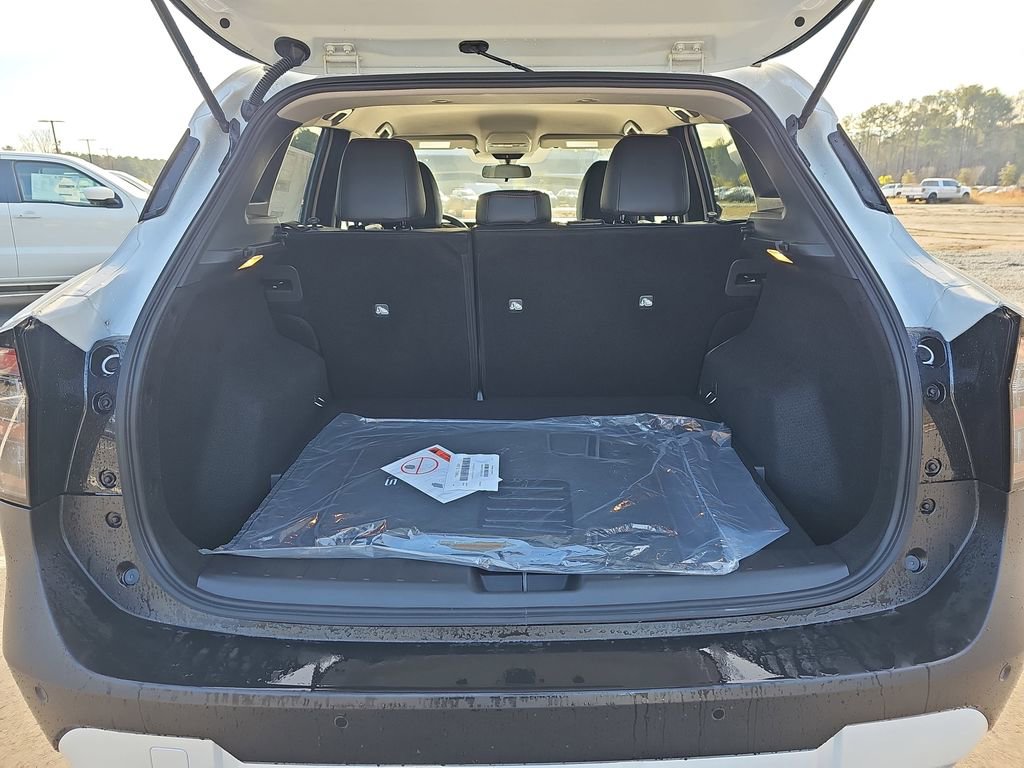 New 2026 Nissan Kicks SR FWD image 16