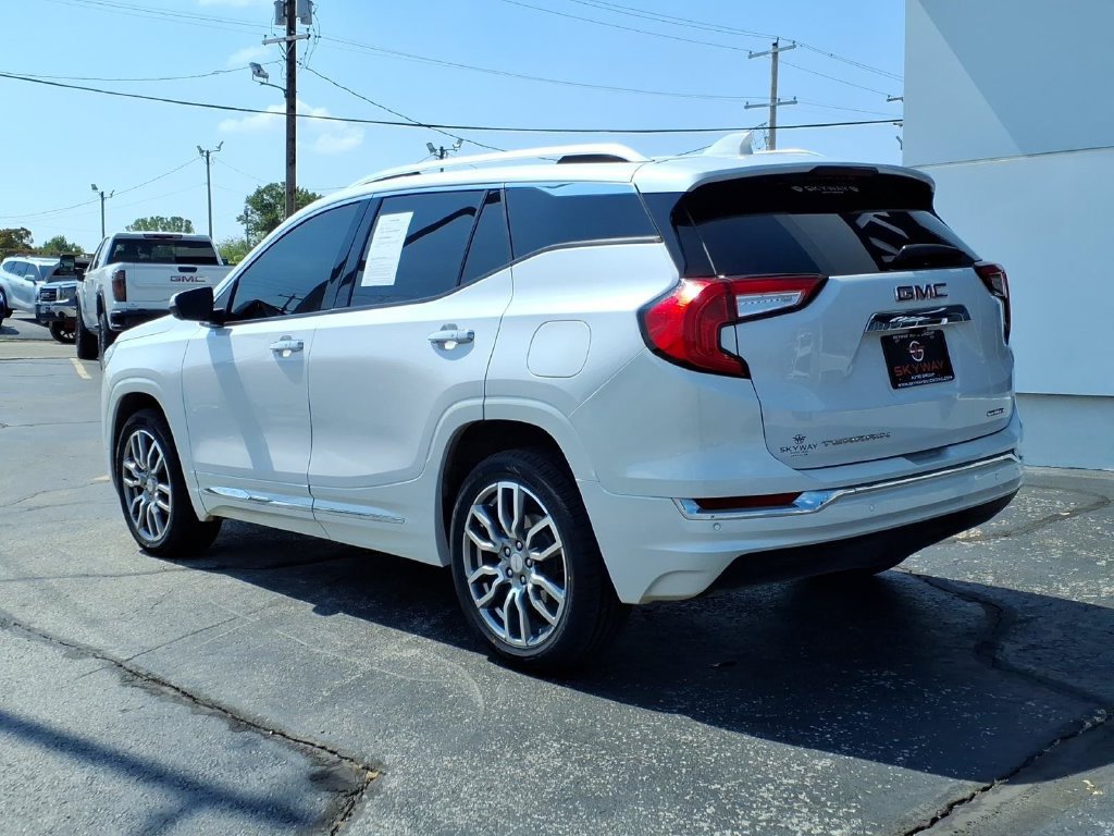 Used 2024 GMC Terrain Denali w/ Denali Premium Package AWD/4WD image 6