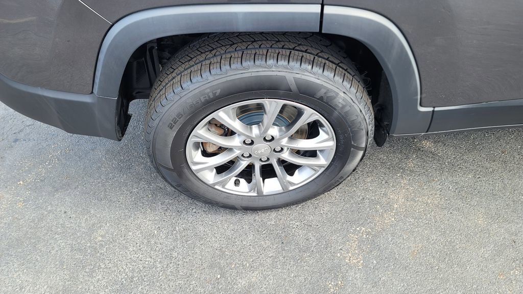 Used 2019 Jeep Cherokee Latitude Plus w/ Cold Weather Group image 13