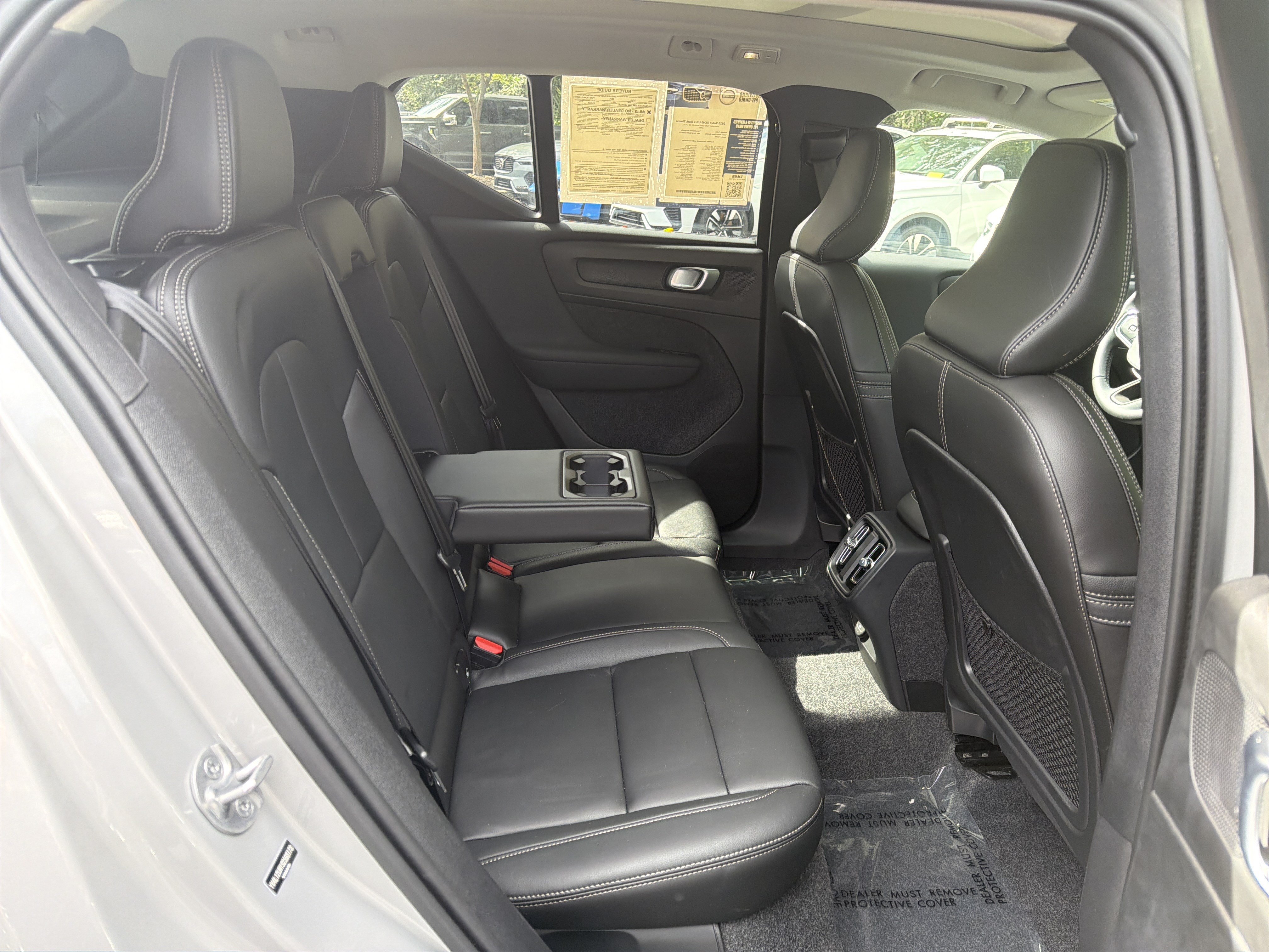 Certified 2025 Volvo XC40 B5 Ultra AWD/4WD image 33