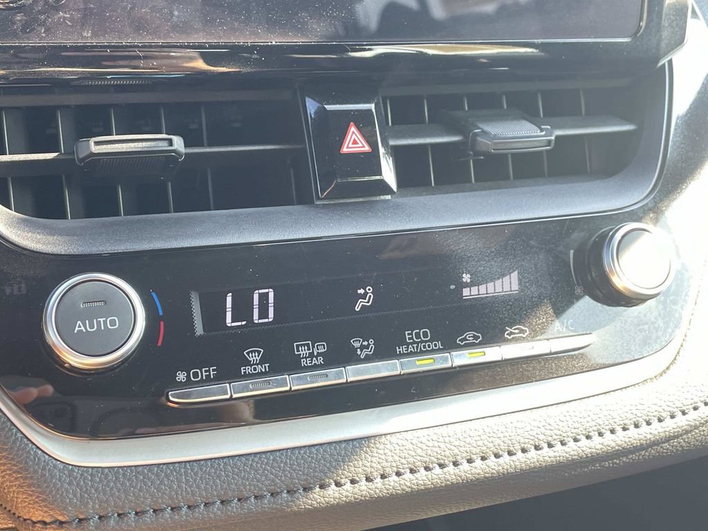 Used 2025 Toyota Corolla SE FWD image 38
