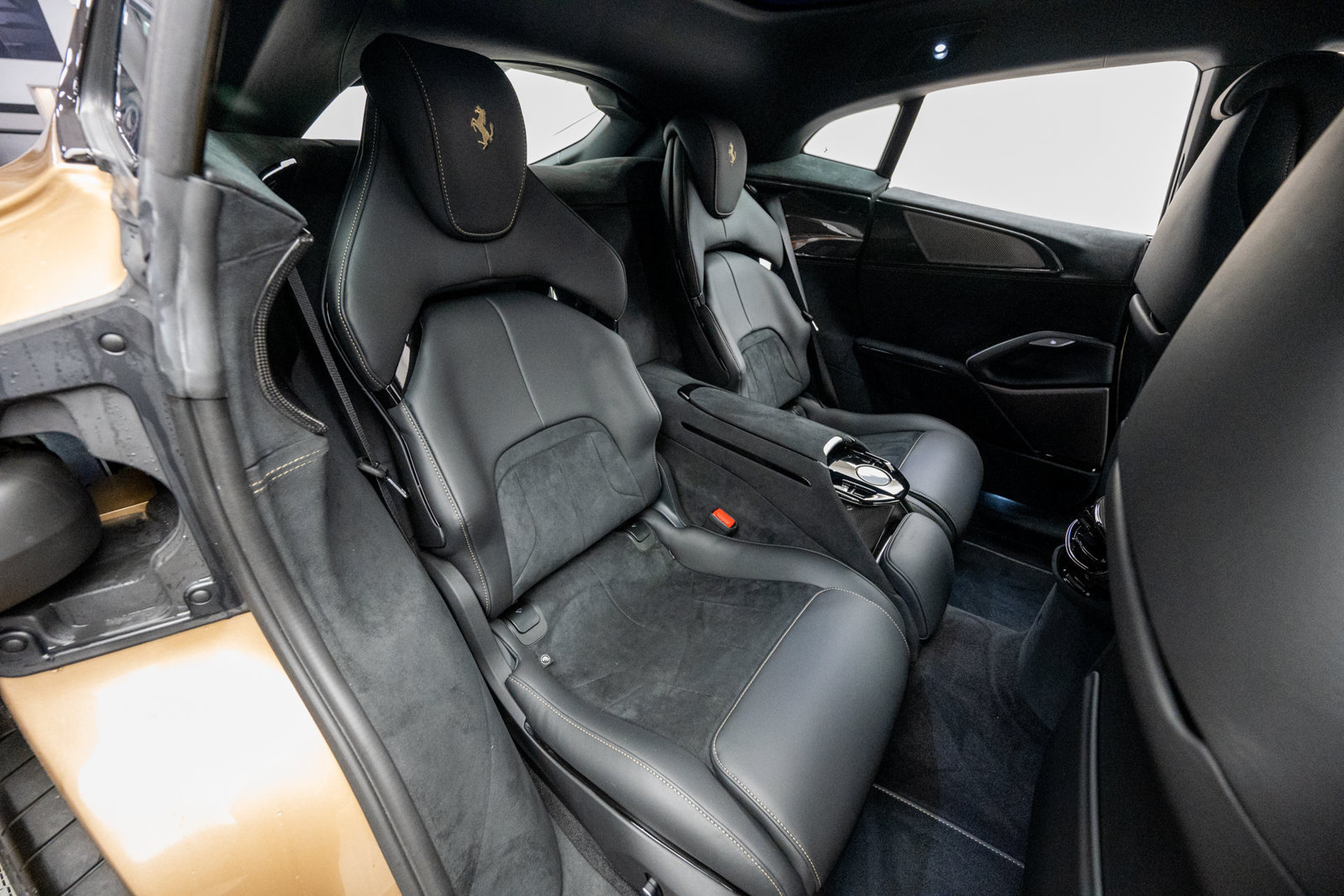 Used 2025 Ferrari Purosangue AWD/4WD image 19