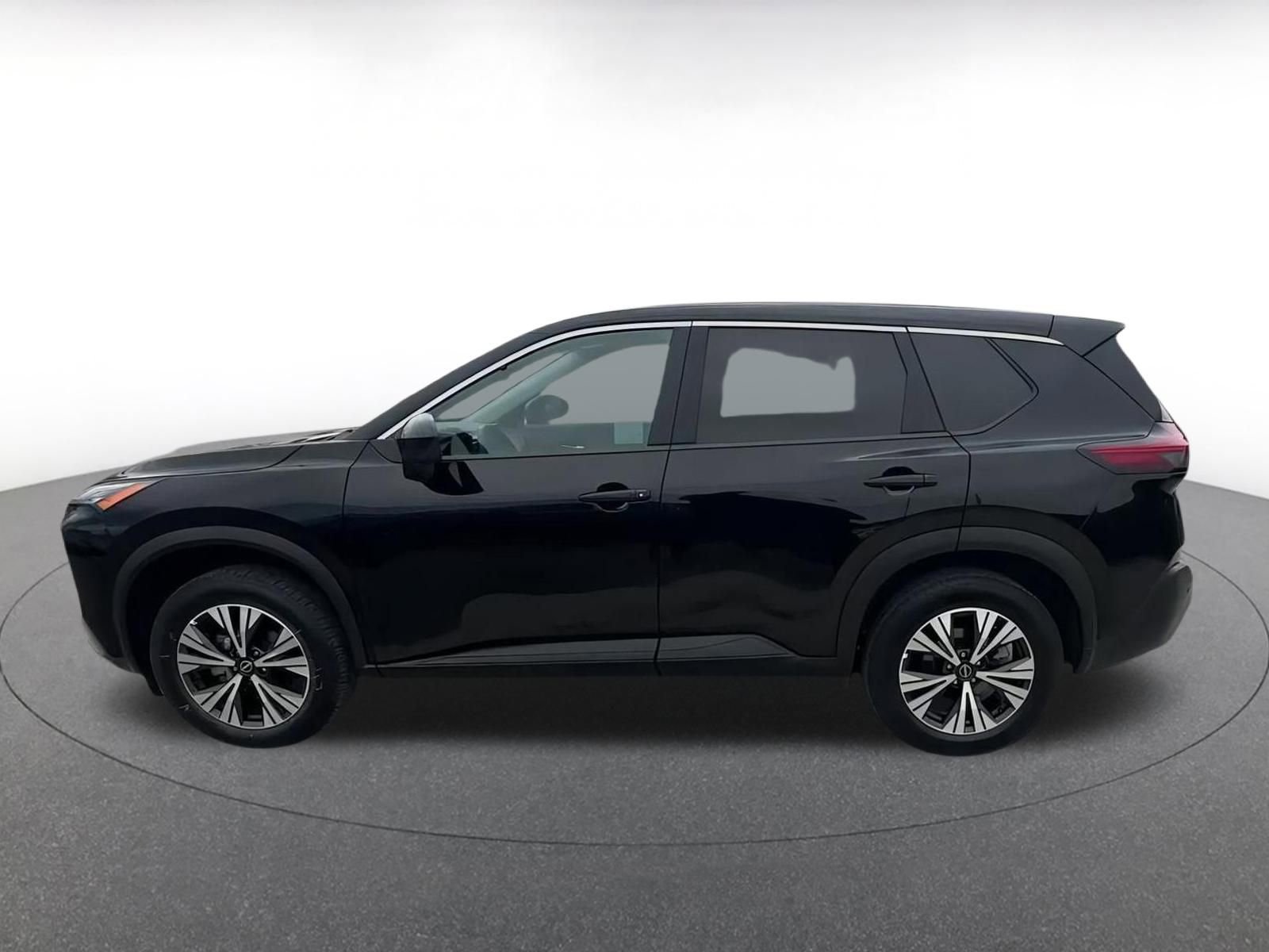 Used 2023 Nissan Rogue SV image 9