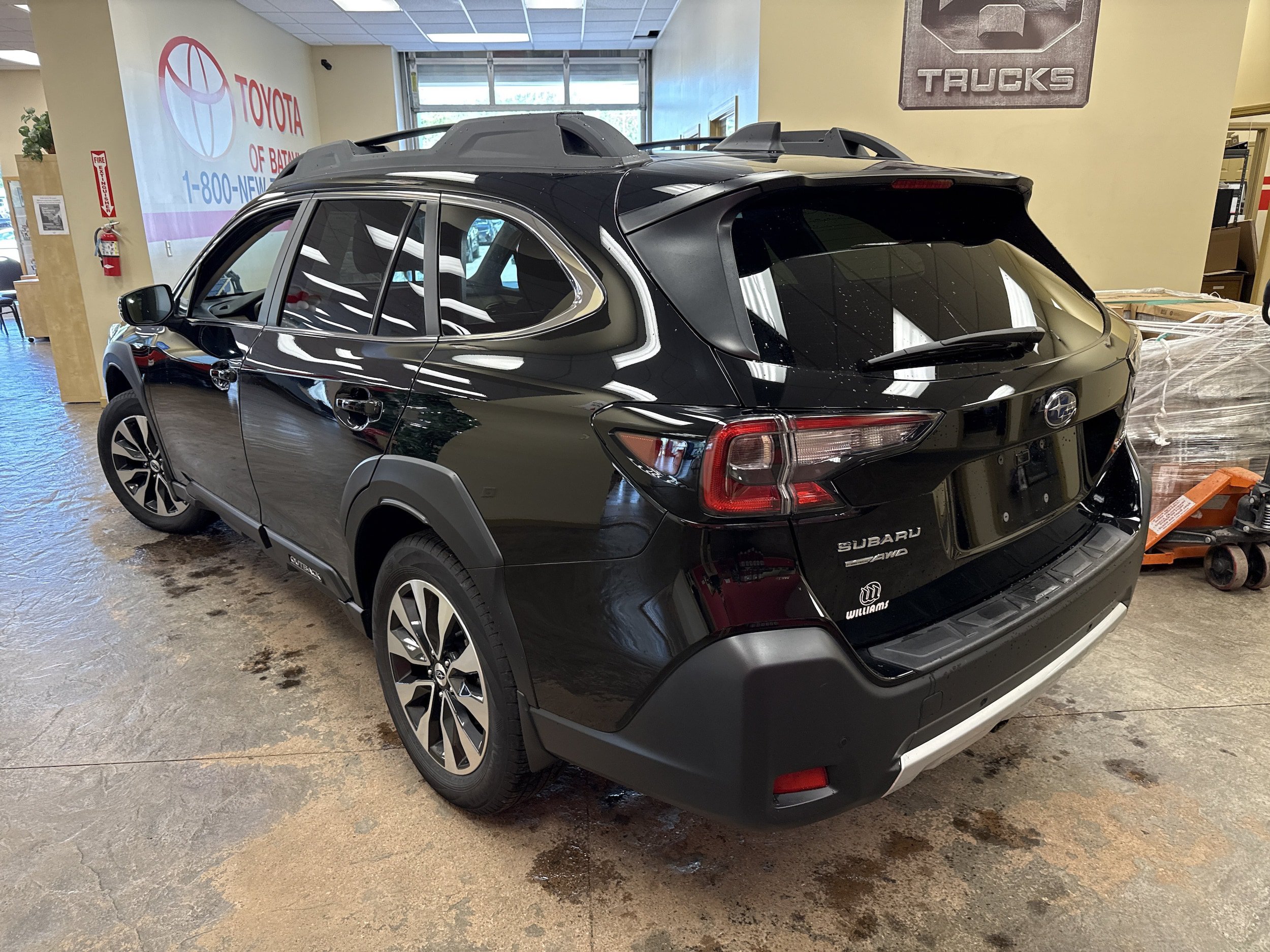 Used 2025 Subaru Outback Limited AWD/4WD image 8