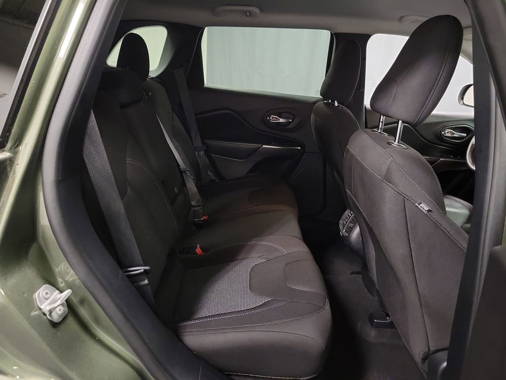 Used 2020 Jeep Cherokee Latitude FWD image 25