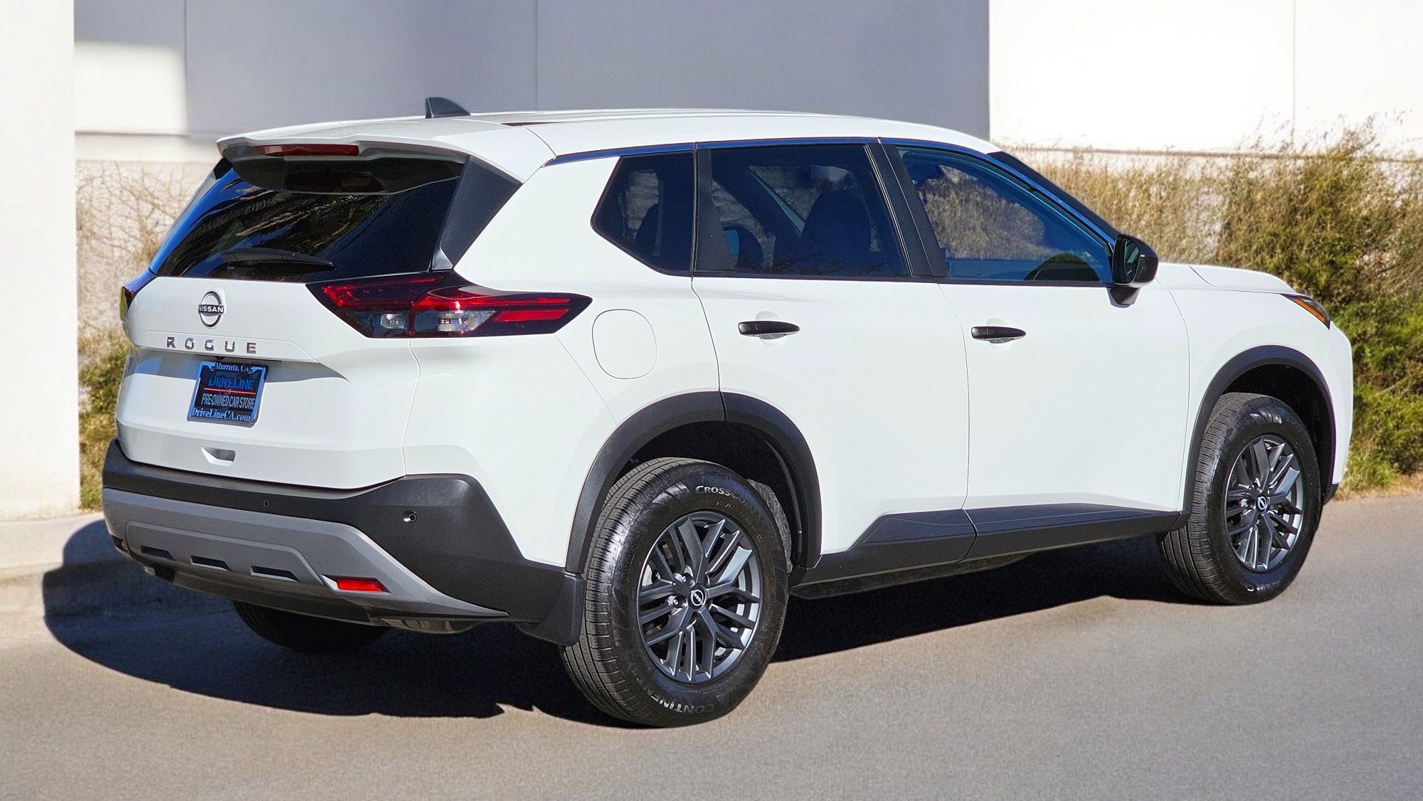Used 2023 Nissan Rogue S FWD image 2