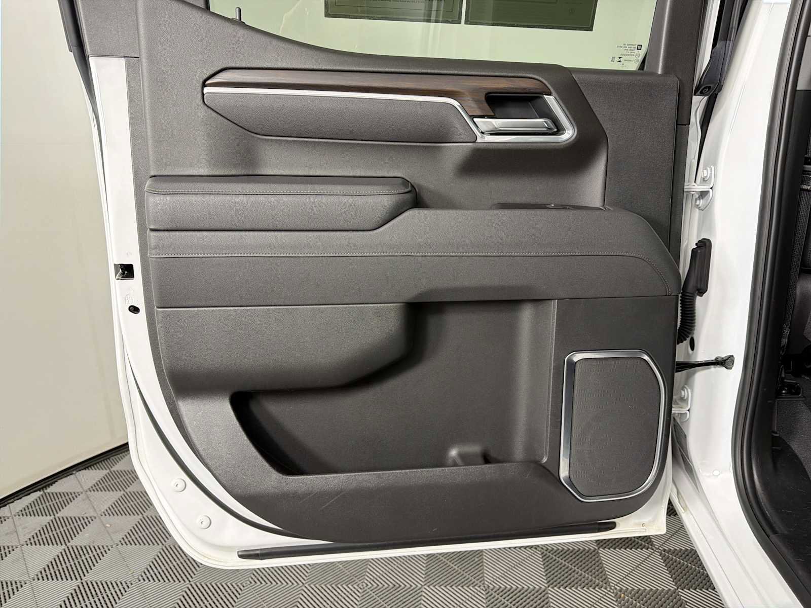 Used 2025 GMC Sierra 1500 SLT image 17