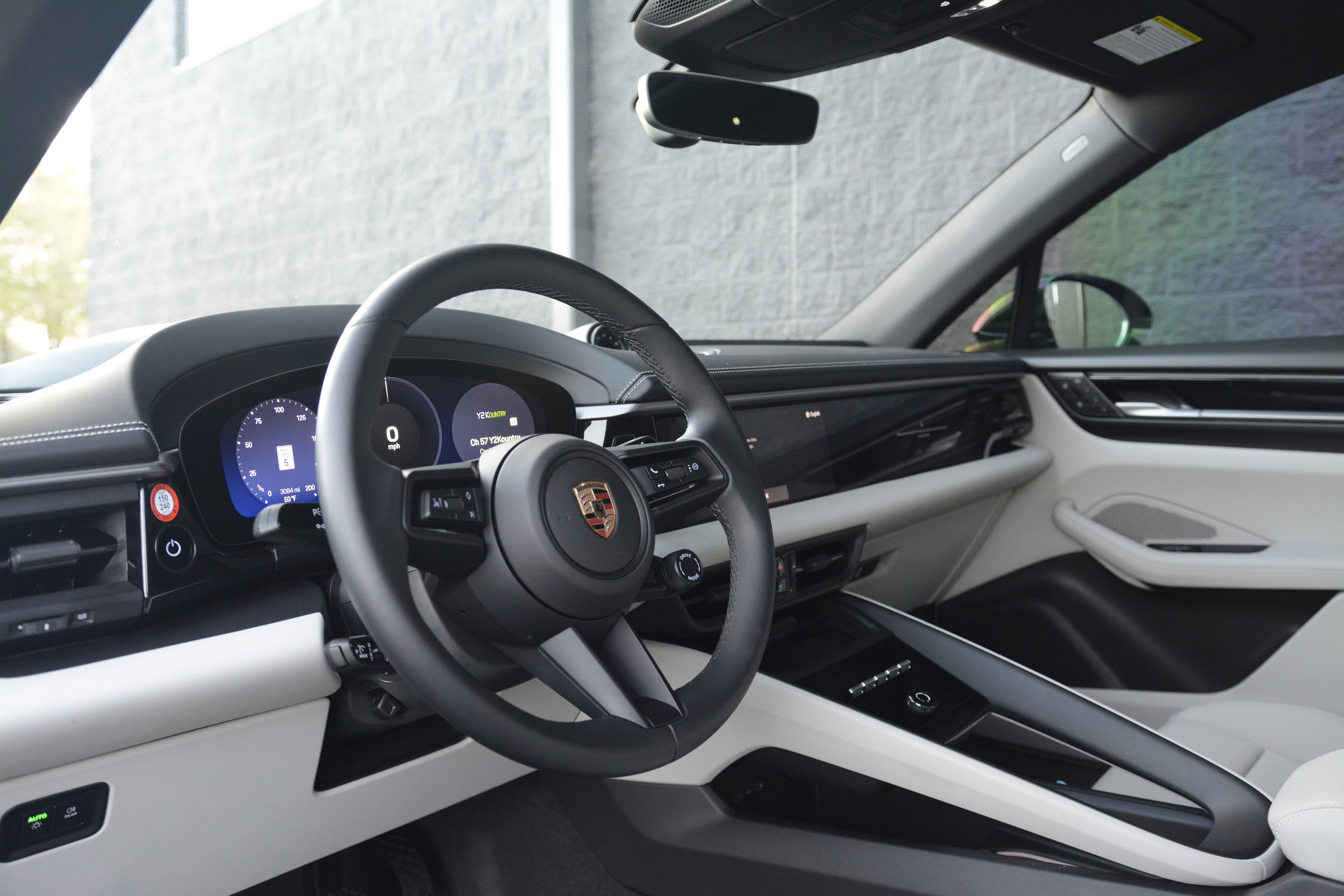 Certified 2025 Porsche Macan 4 Electric image 4