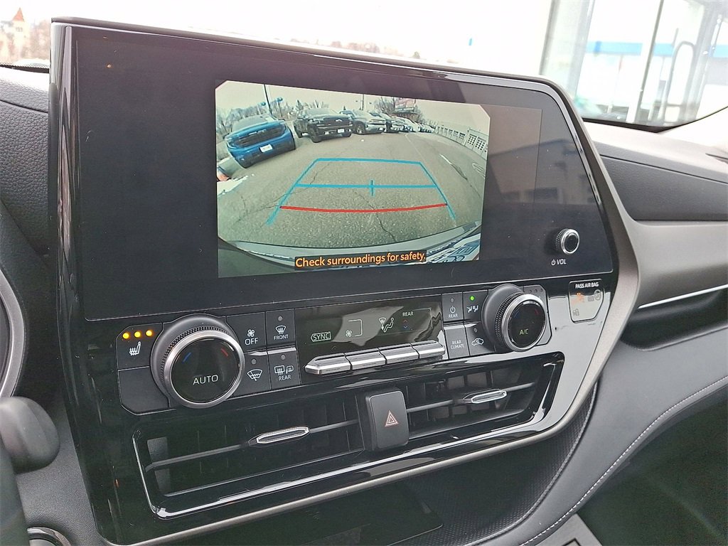 Used 2023 Toyota Highlander XLE image 15