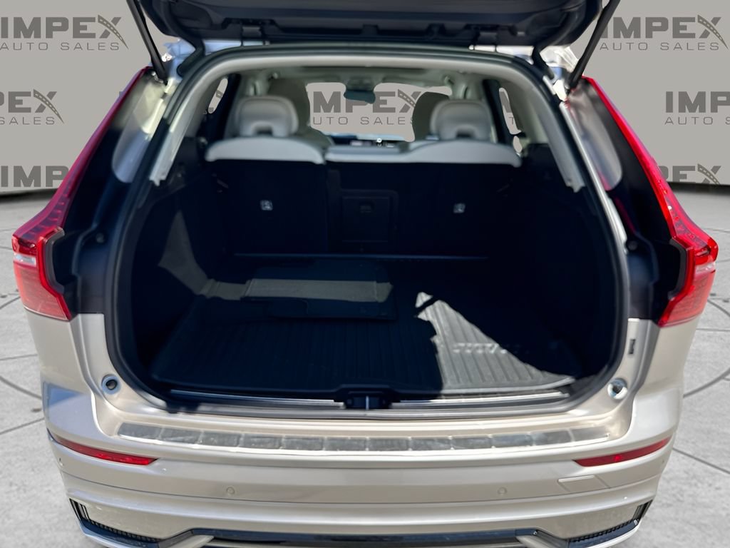 Used 2024 Volvo XC60 B5 Plus w/ Protection Package Premier AWD/4WD image 29