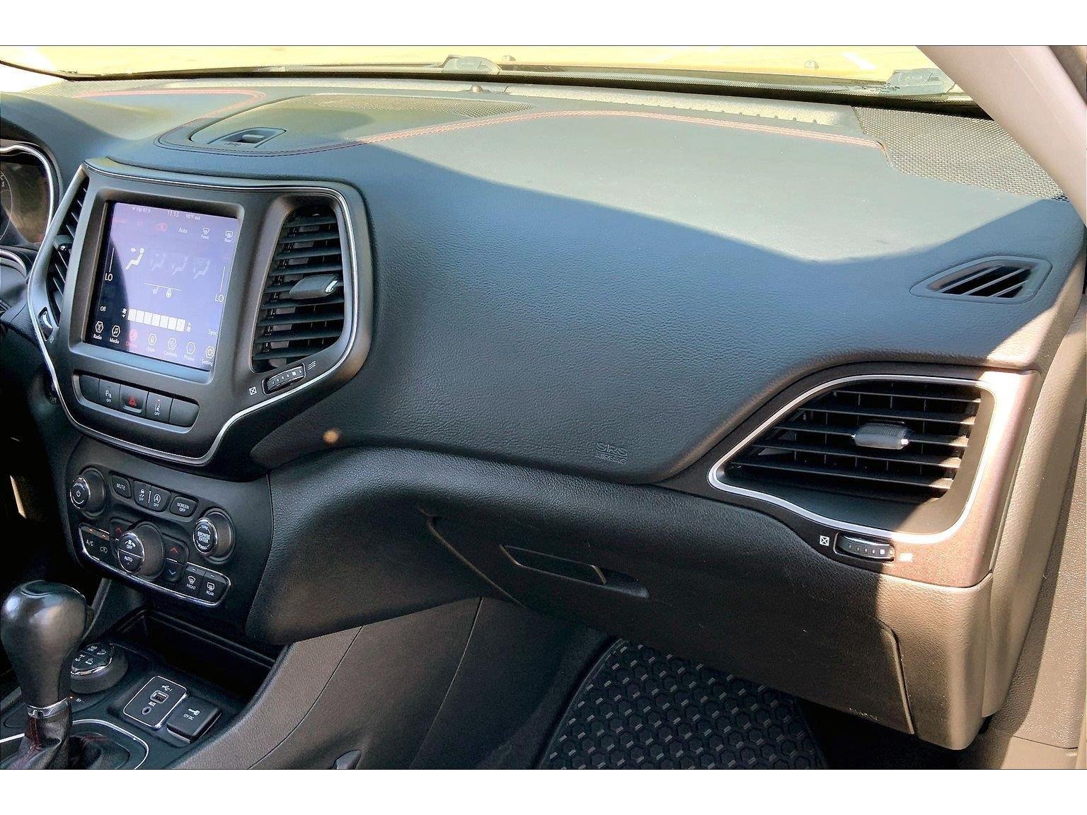 Used 2021 Jeep Cherokee Trailhawk AWD/4WD image 15