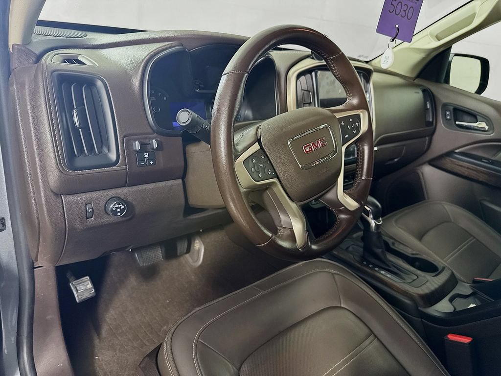 Used 2022 GMC Canyon Denali RWD image 9