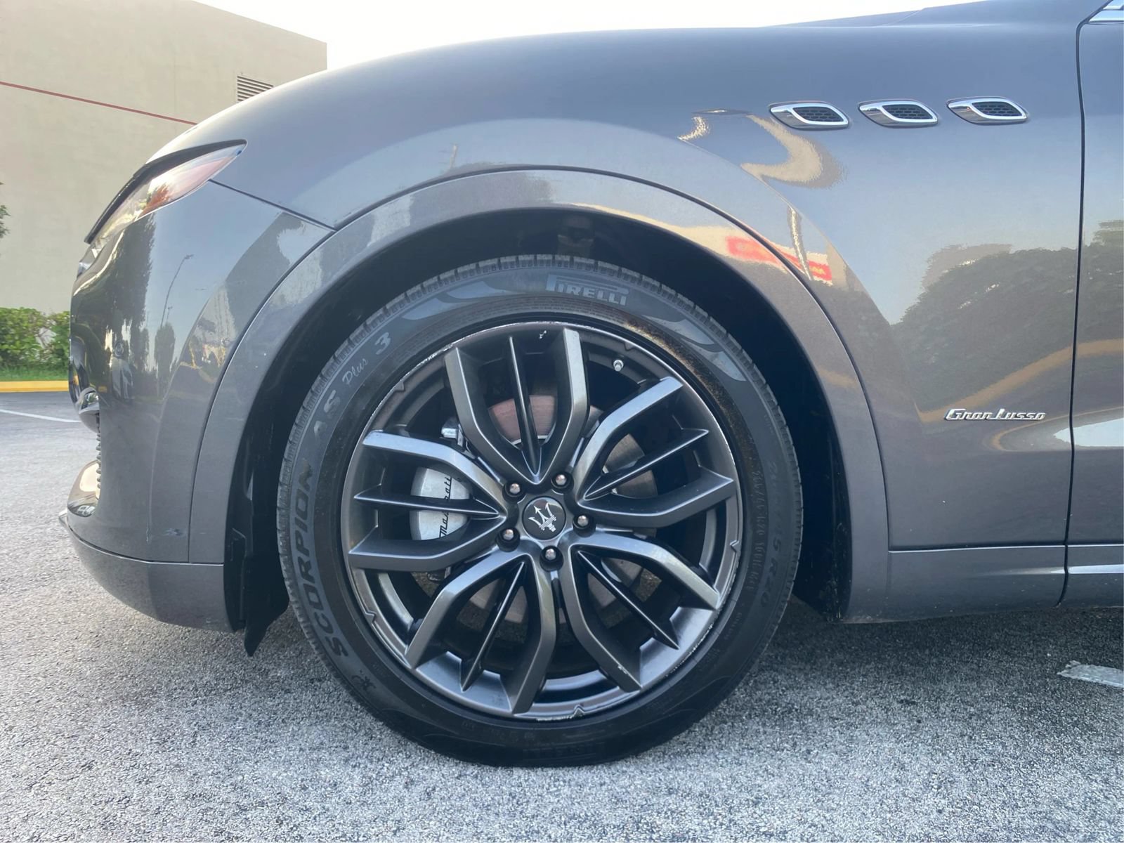 Used 2019 Maserati Levante GranLusso AWD/4WD image 17