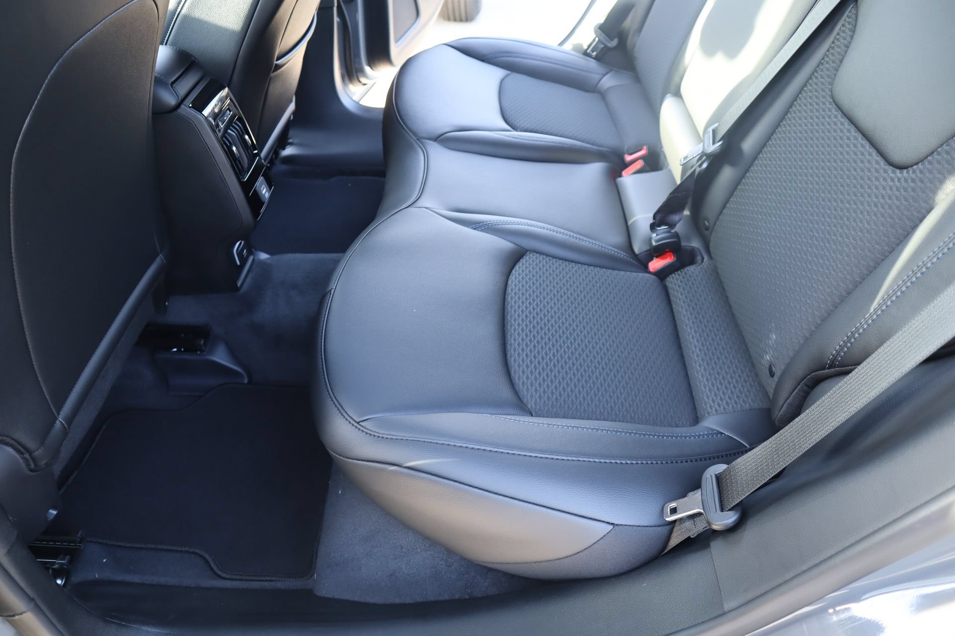 New 2026 Jeep Compass Latitude AWD/4WD image 11