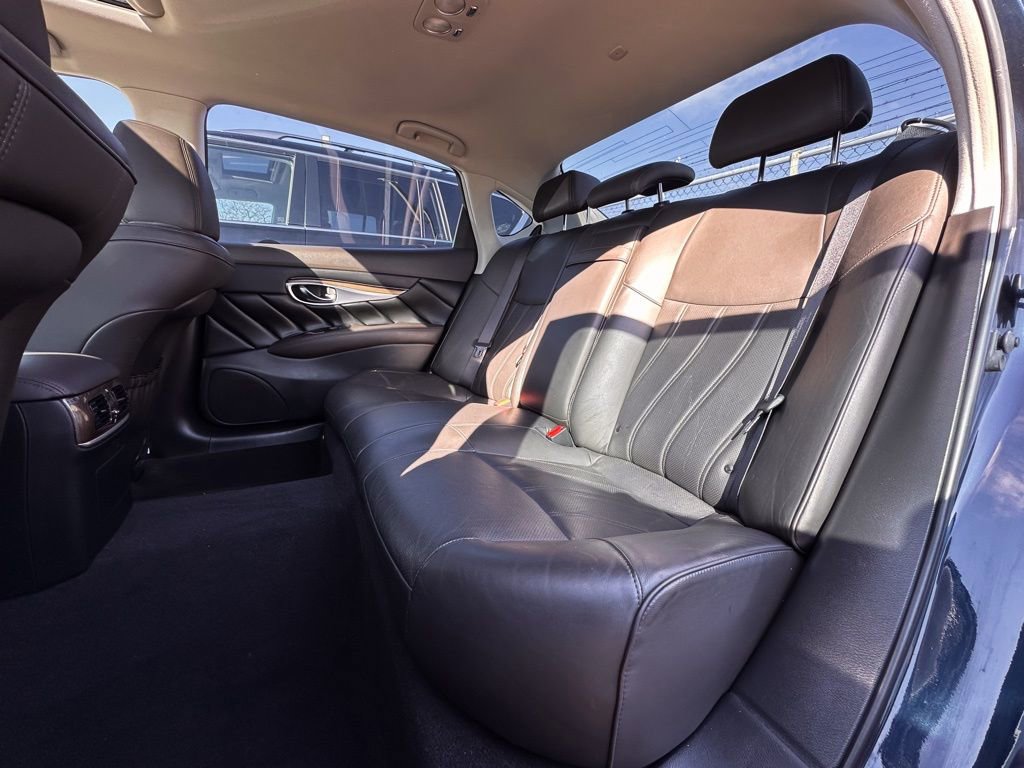 Used 2016 INFINITI Q70 L 3.7 w/ Deluxe Touring Package image 10