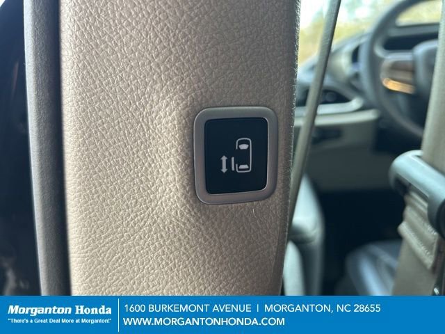 Used 2024 Chrysler Pacifica Touring-L image 26