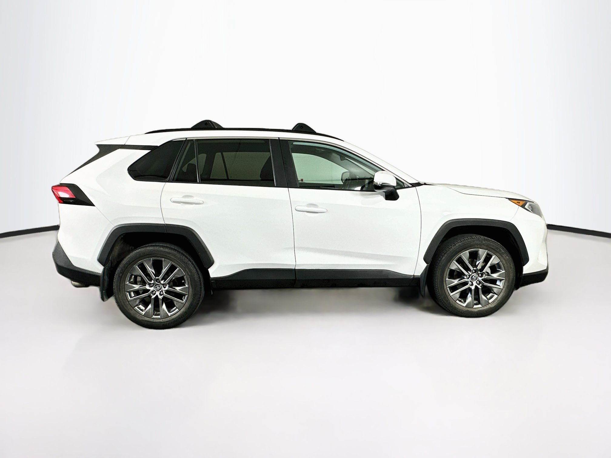 Used 2020 Toyota RAV4 XLE Premium w/ Carpet Mat Package FWD image 10