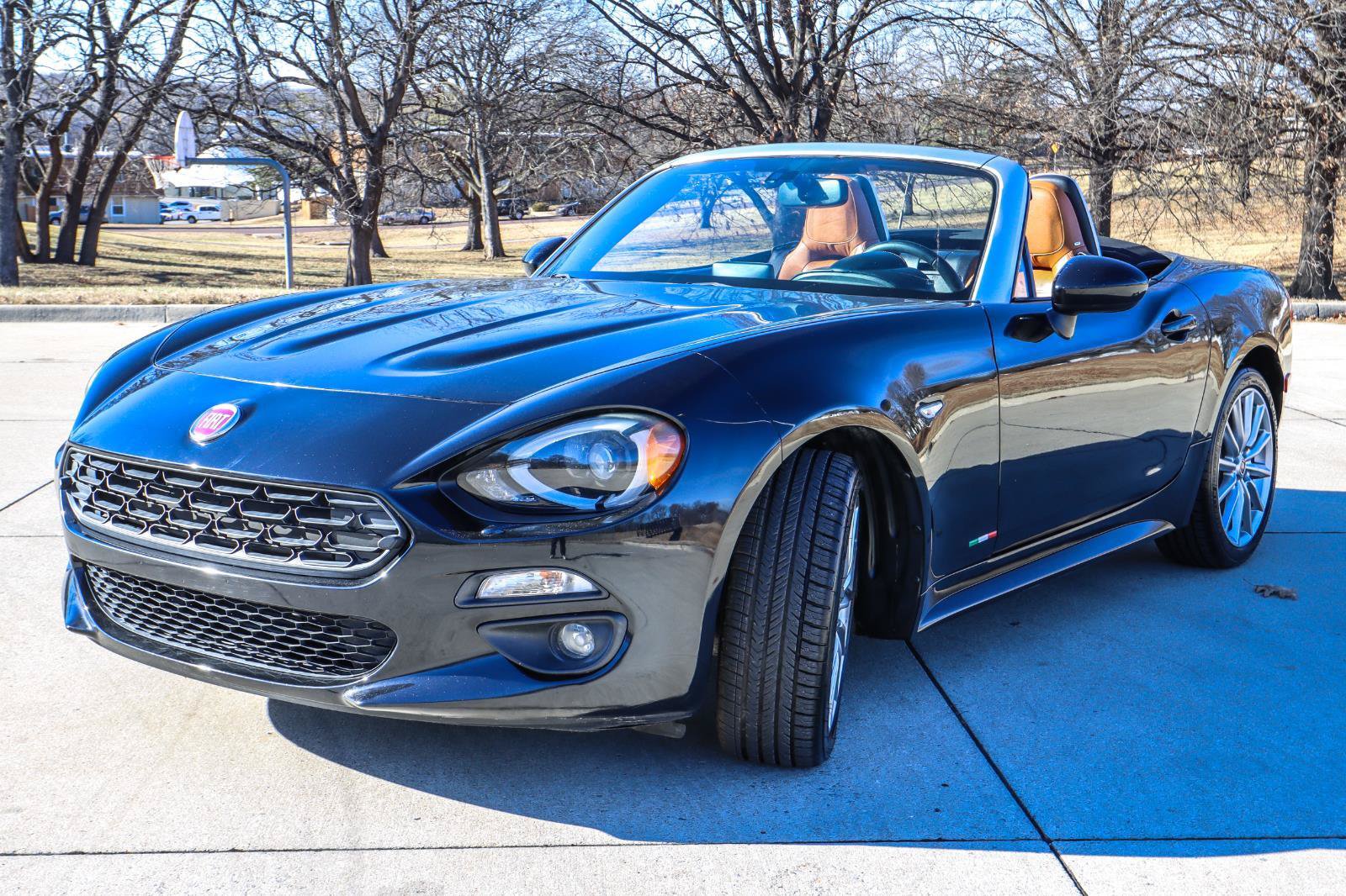 Used 2017 FIAT 124 Spider Lusso RWD image 3