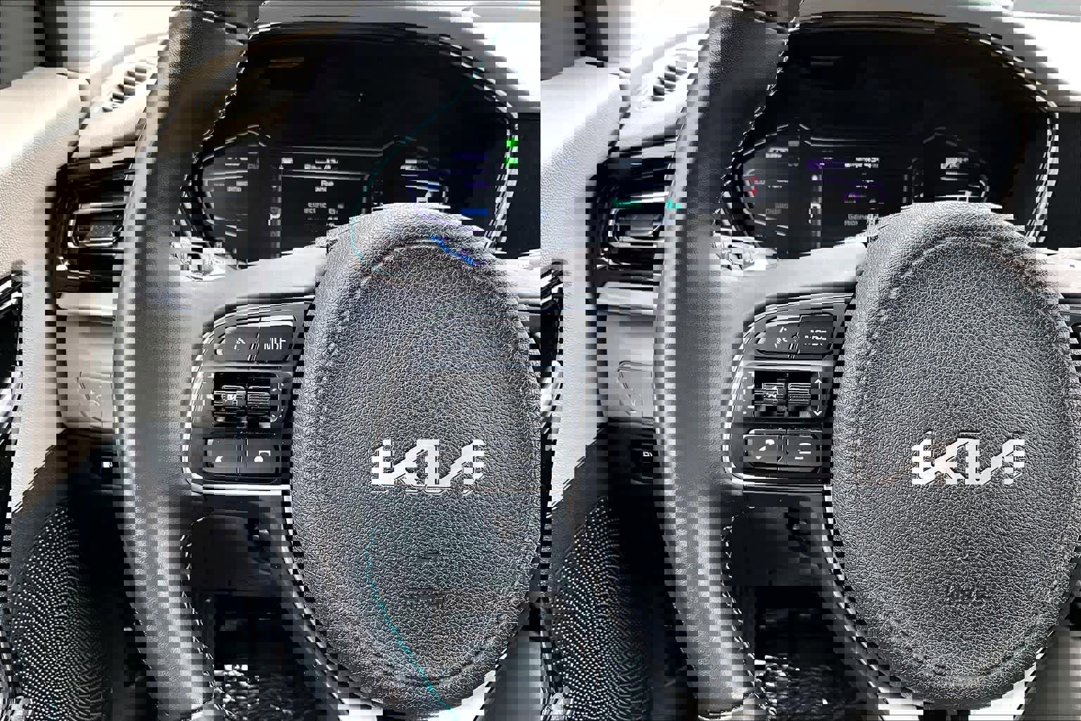 Used 2022 Kia Niro EX Premium FWD image 24