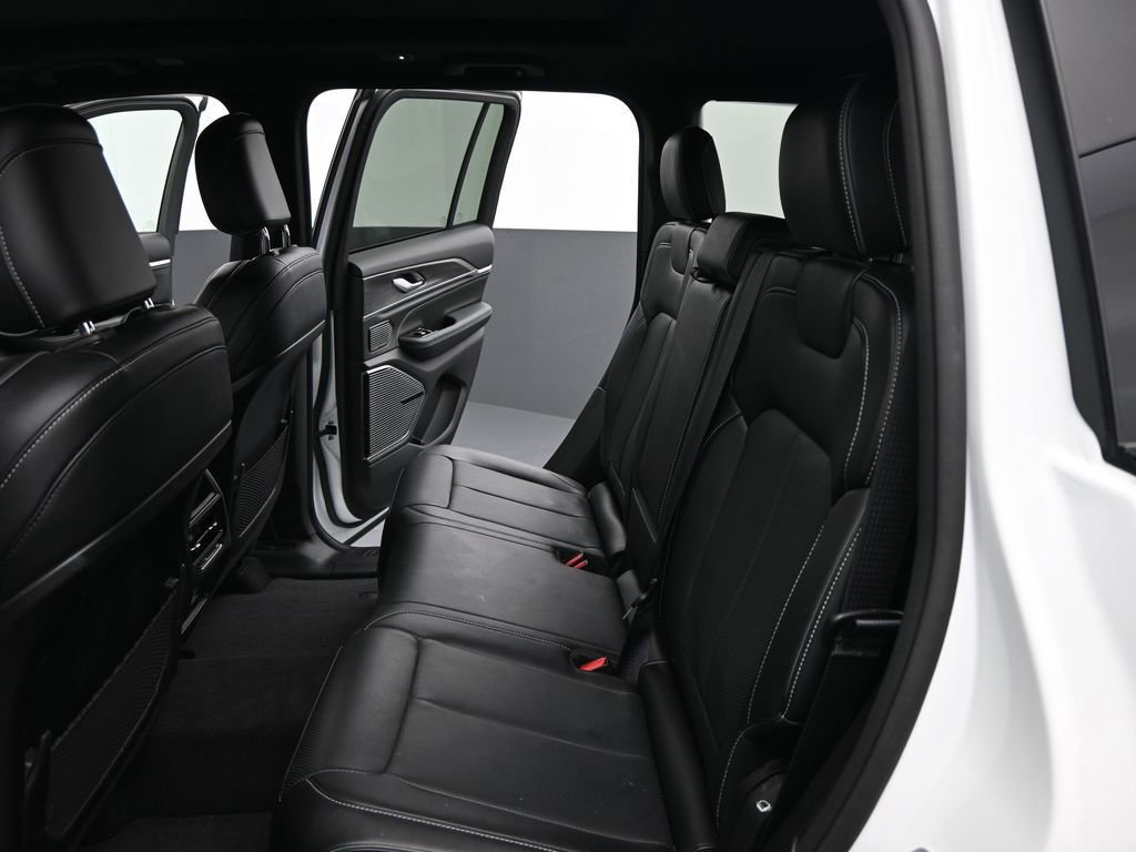 Used 2022 Jeep Grand Cherokee Overland image 14