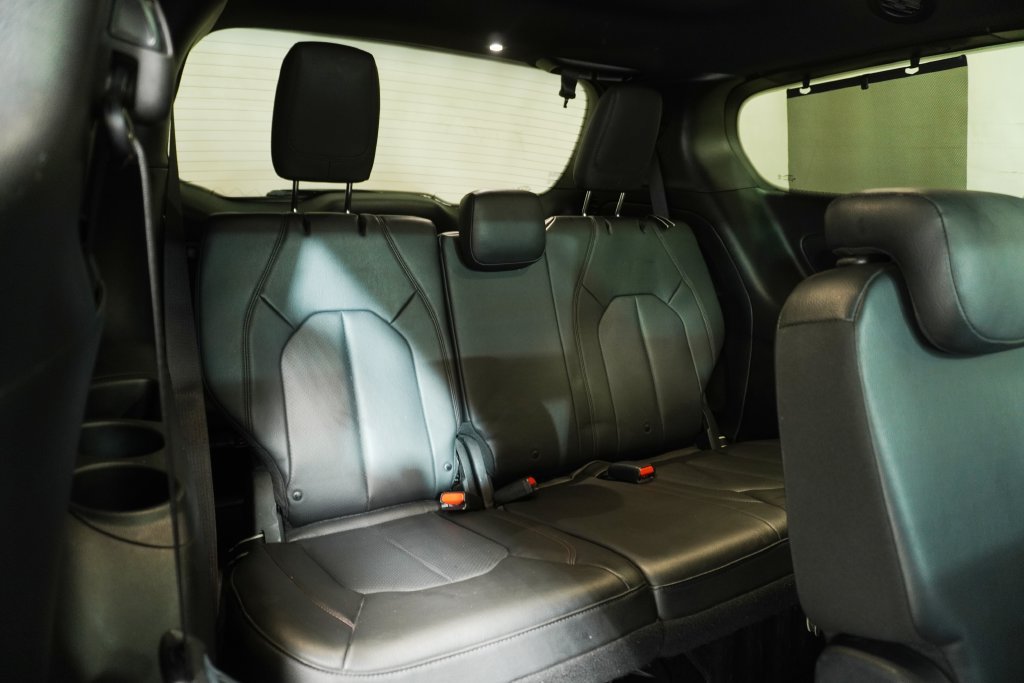 Used 2019 Chrysler Pacifica Touring-L FWD image 17