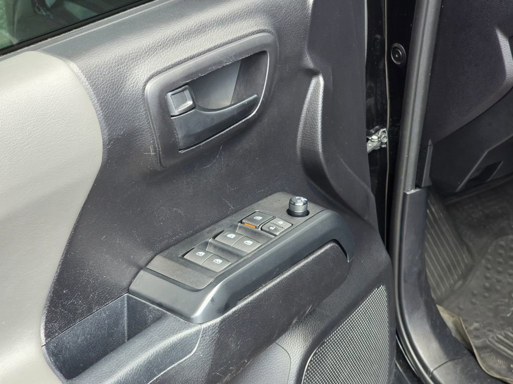 Used 2021 Toyota Tacoma SR AWD/4WD image 37