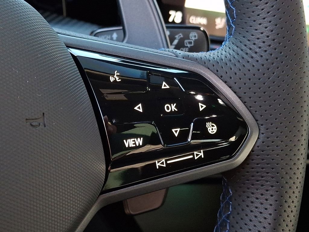 Used 2025 Volkswagen Golf R Black Edition image 18