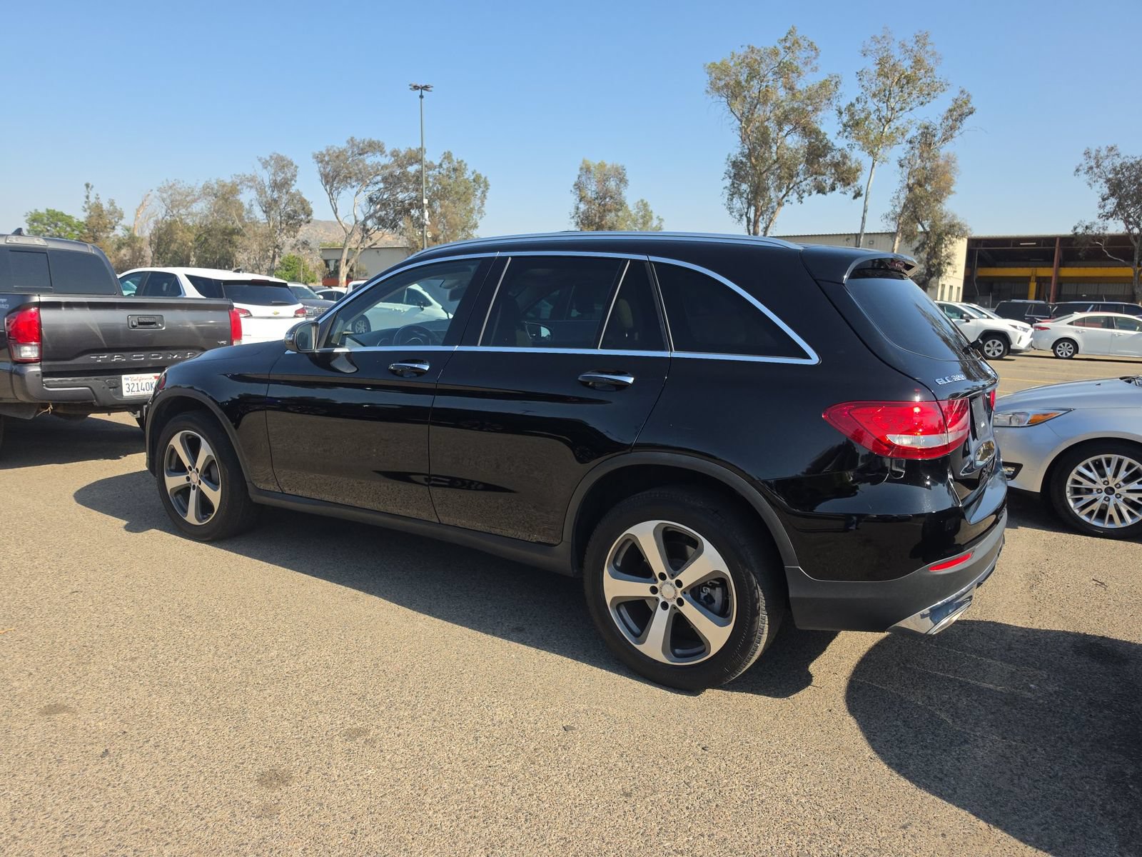 Used 2017 Mercedes-Benz GLC 300 w/ Premium 1 Package image 10