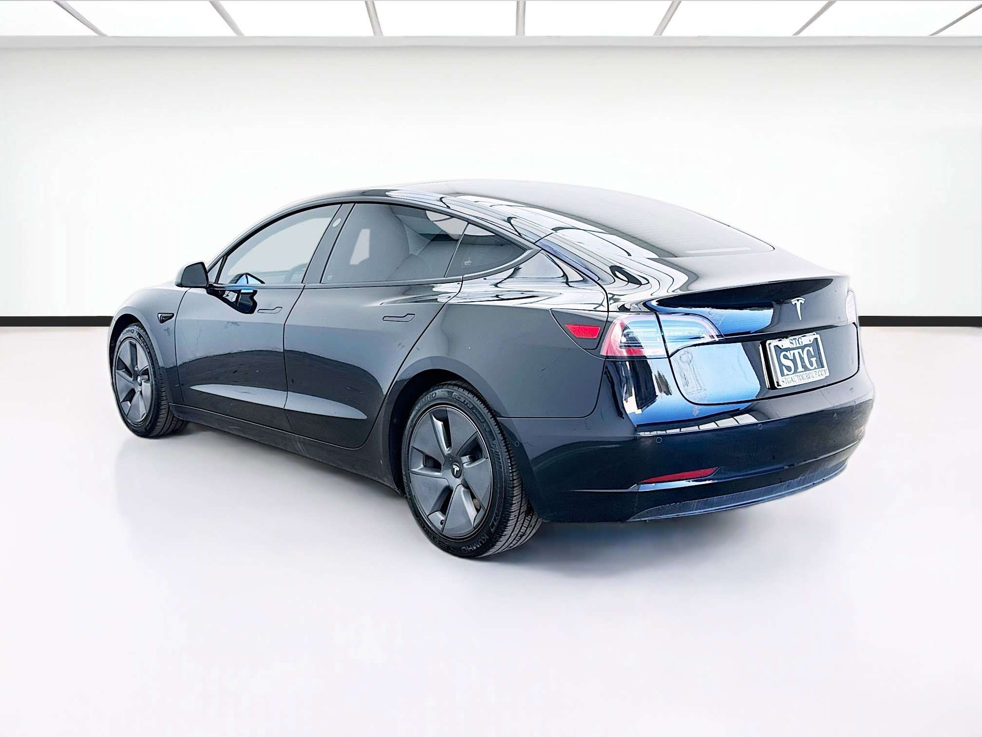 Used 2021 Tesla Model 3 Standard Range Plus RWD image 6