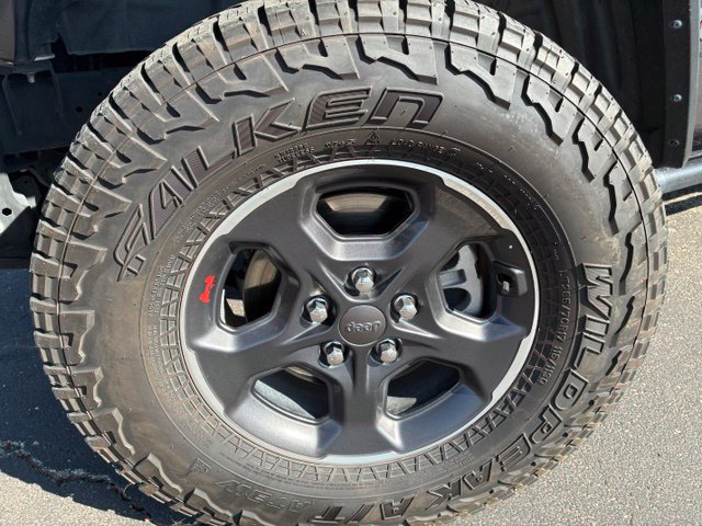 Used 2023 Jeep Gladiator Rubicon w/ LED Lighting Group AWD/4WD image 9