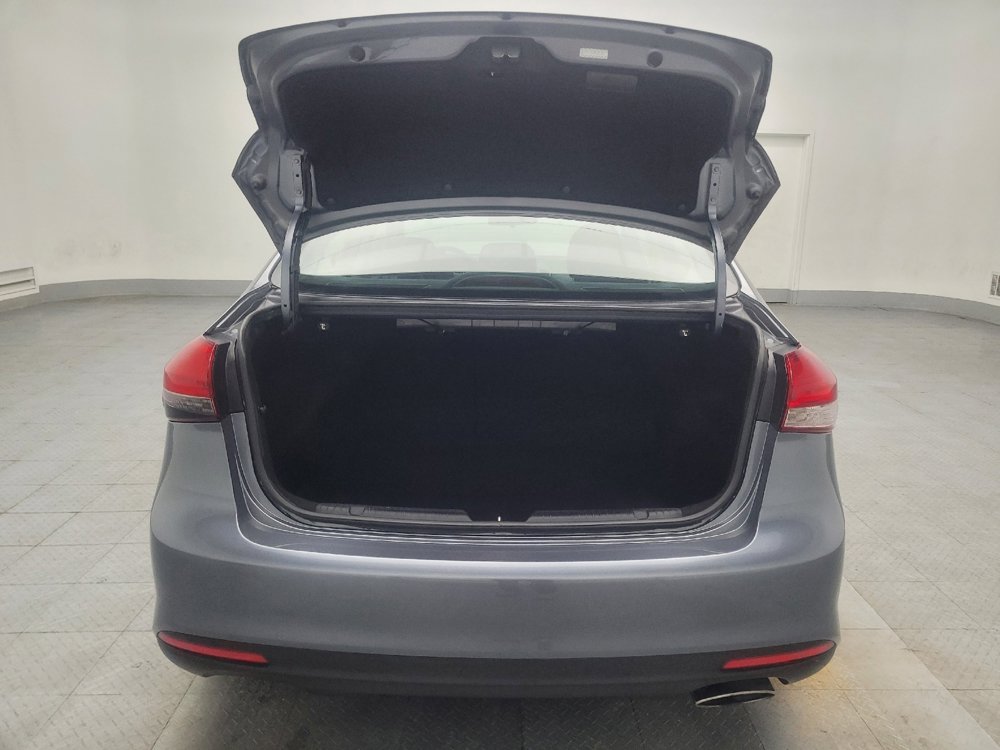 Used 2017 Kia Forte S image 29