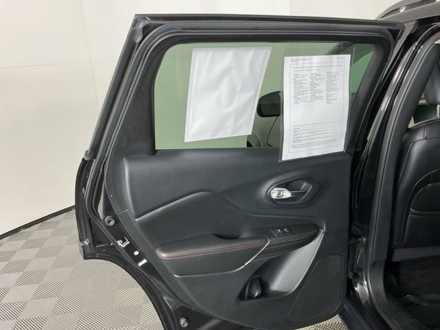 Used 2014 Jeep Cherokee Trailhawk w/ Leather Interior Group AWD/4WD image 24