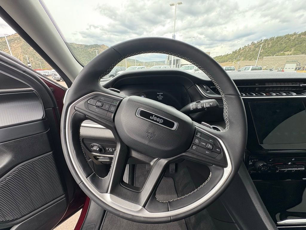 Used 2023 Jeep Grand Cherokee L Laredo w/ Luxury Tech Group I image 2