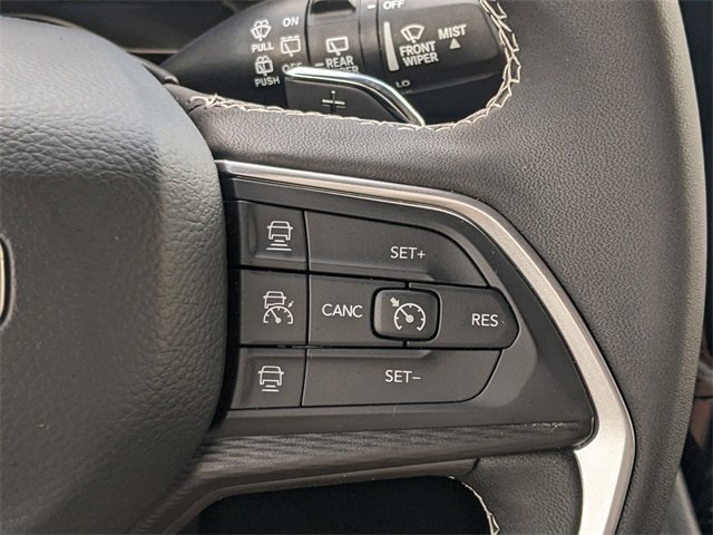 Used 2025 Jeep Grand Cherokee Laredo X image 21