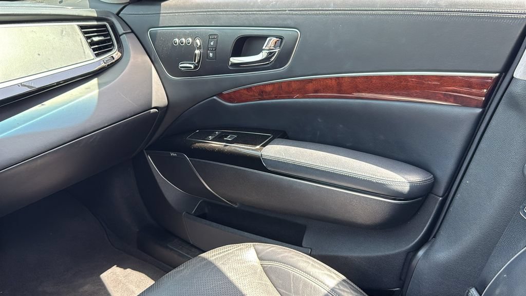 Used 2015 Kia K900 Luxury RWD image 28