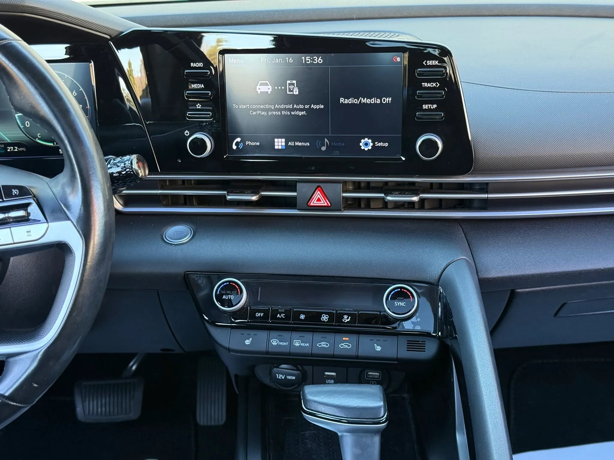 Used 2021 Hyundai Elantra SEL w/ Convenience + Premium Package image 20