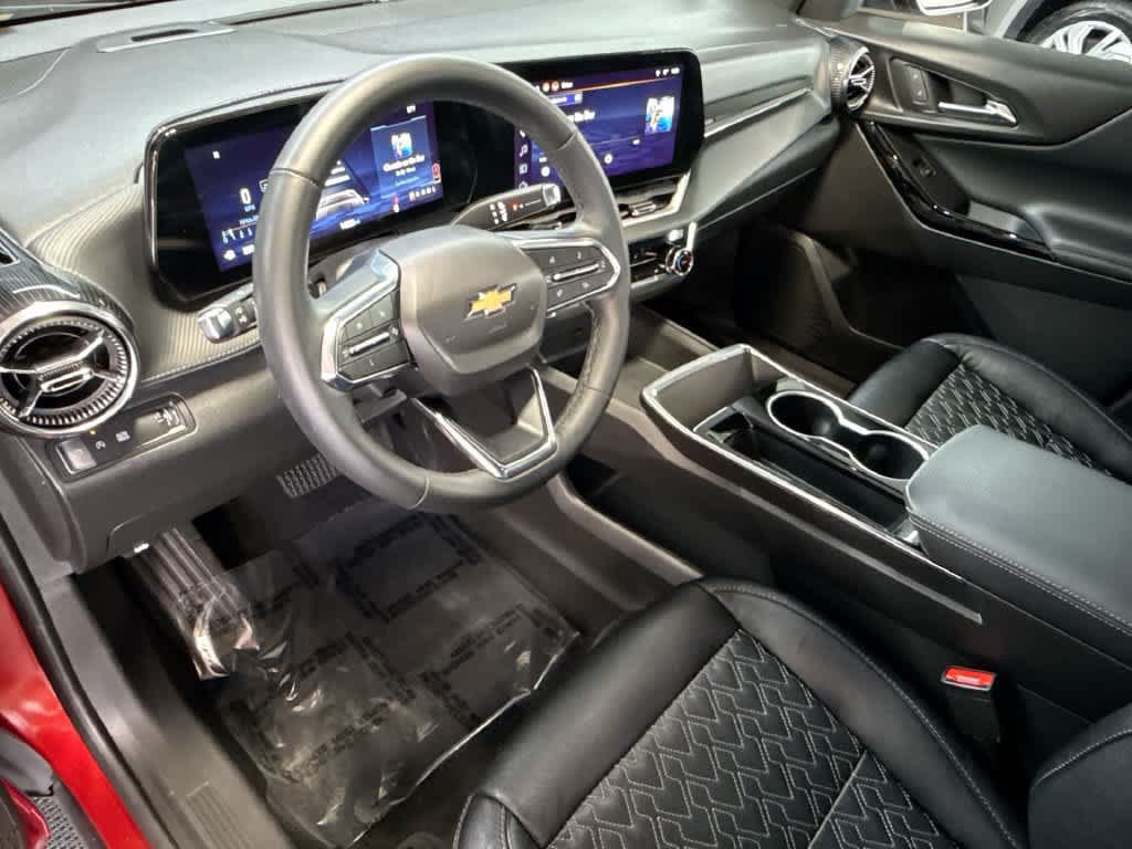 Used 2025 Chevrolet Equinox LT FWD image 13