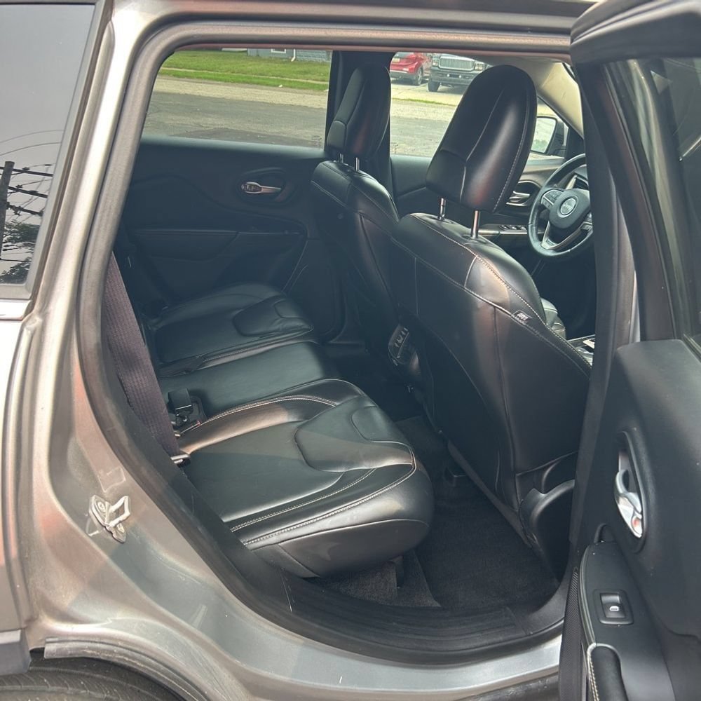 Used 2016 Jeep Cherokee Limited AWD/4WD image 12