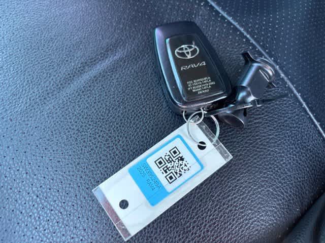 Used 2025 Toyota RAV4 XLE FWD image 24