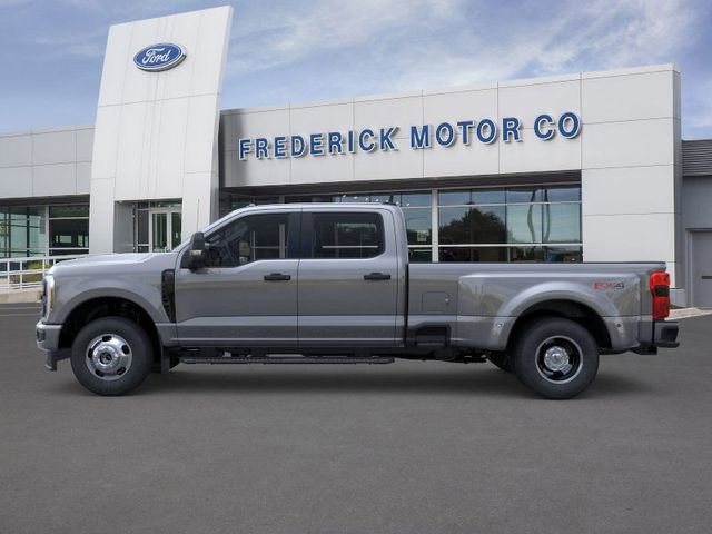 New 2026 Ford F350 4x4 Crew Cab DRW Super Duty image 3