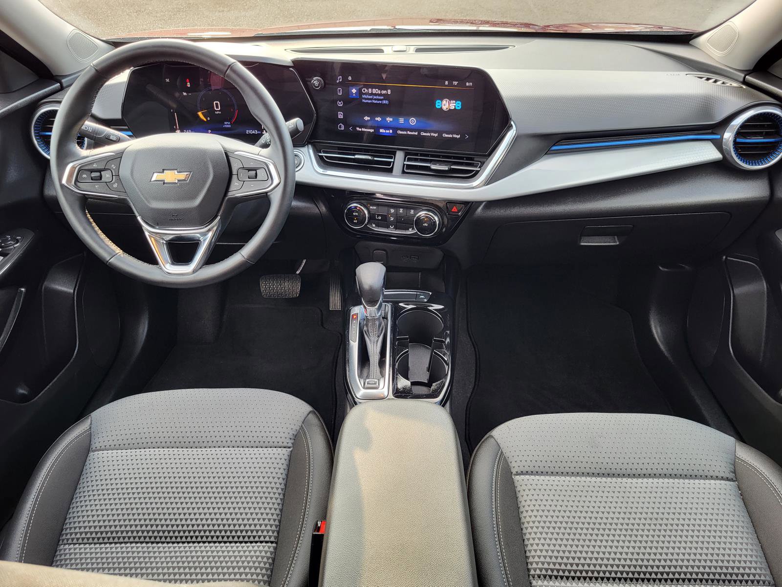 Used 2025 Chevrolet Trax LT w/ LT Convenience Package image 14