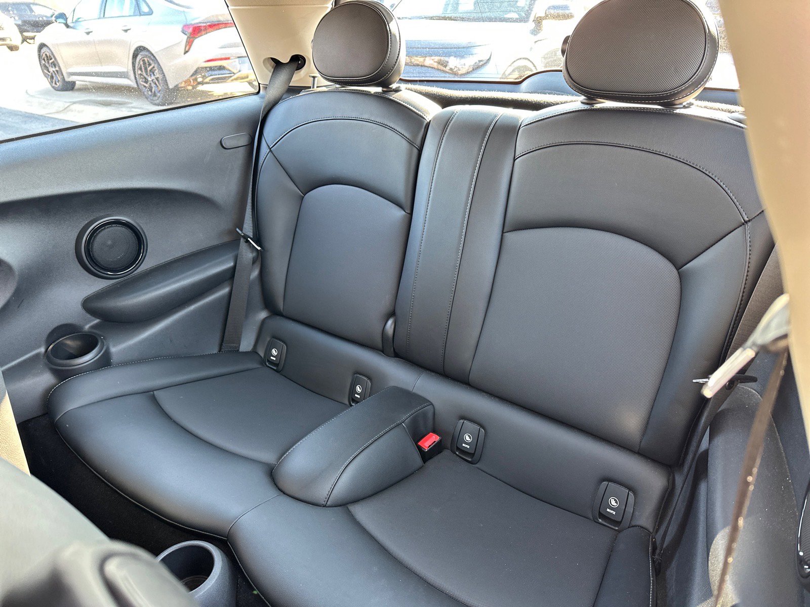 Used 2018 MINI Cooper 2-Door Hardtop image 8