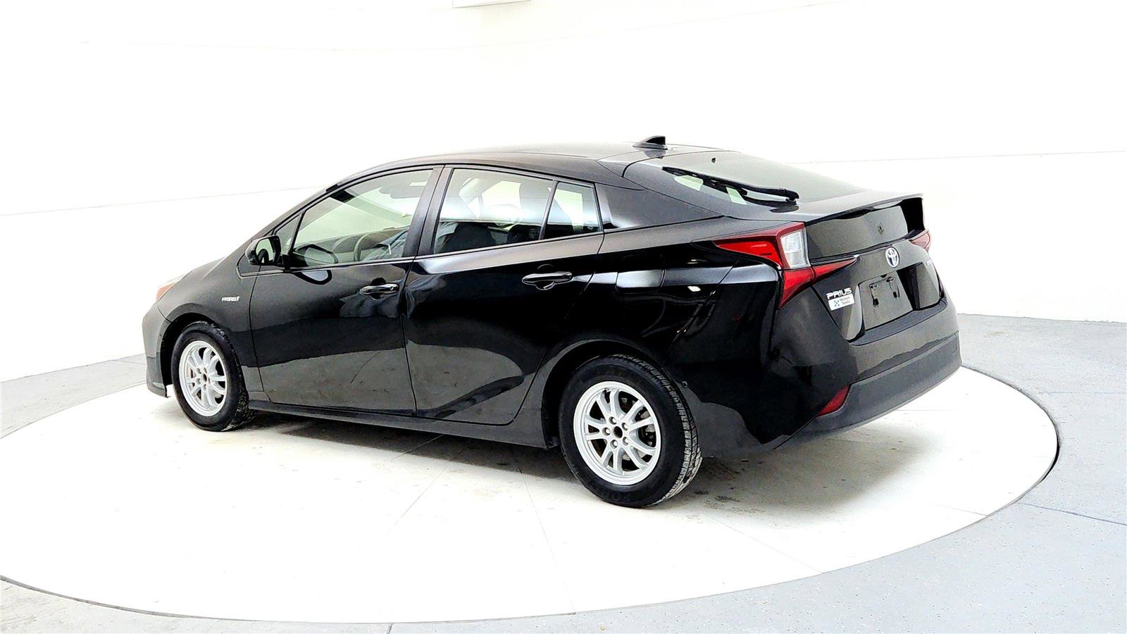 Certified 2019 Toyota Prius LE image 4