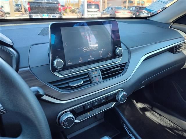 Used 2024 Nissan Altima 2.5 SV image 18