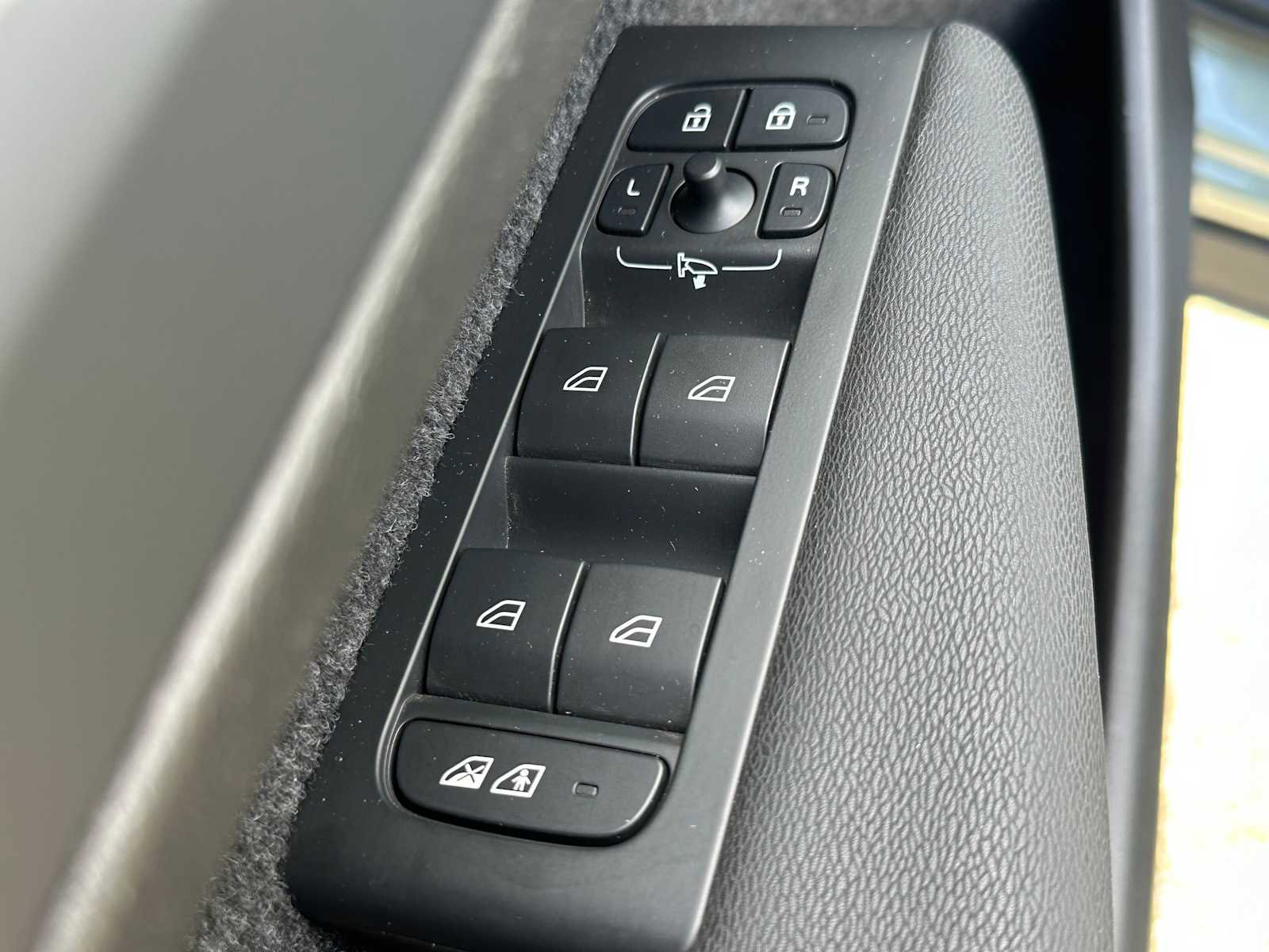 Certified 2023 Volvo XC40 Recharge Ultimate w/ Protection Package Premier AWD/4WD image 22