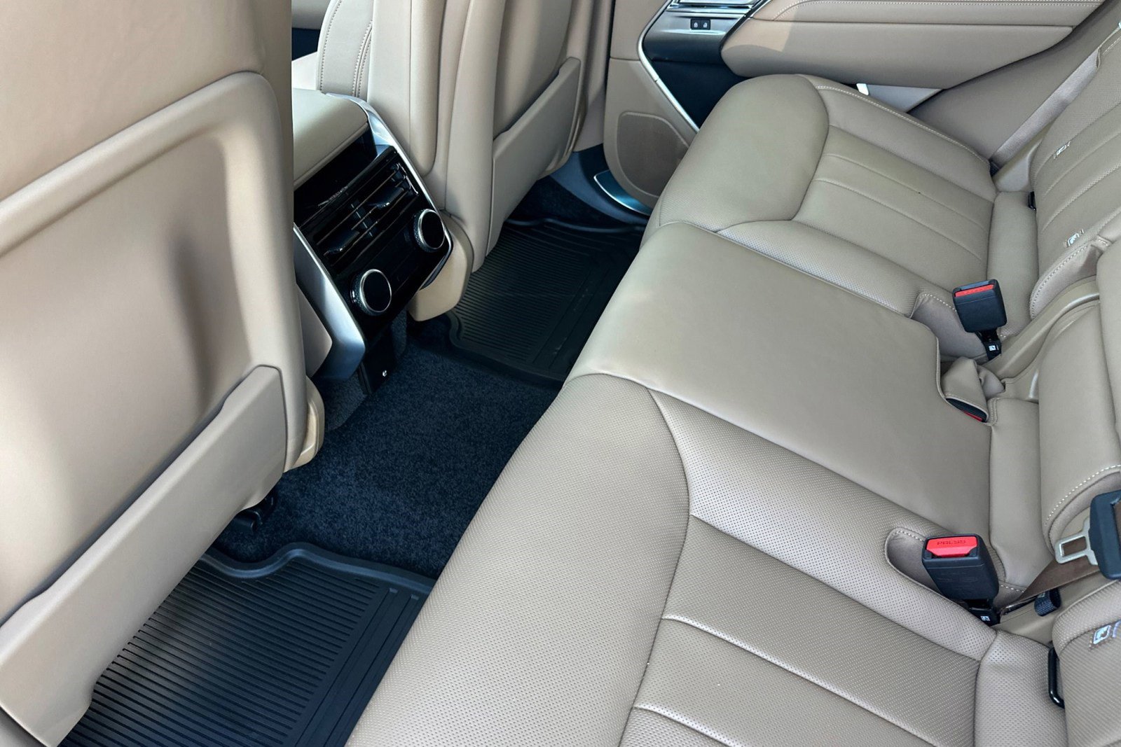 New 2026 Land Rover Range Rover SE image 15