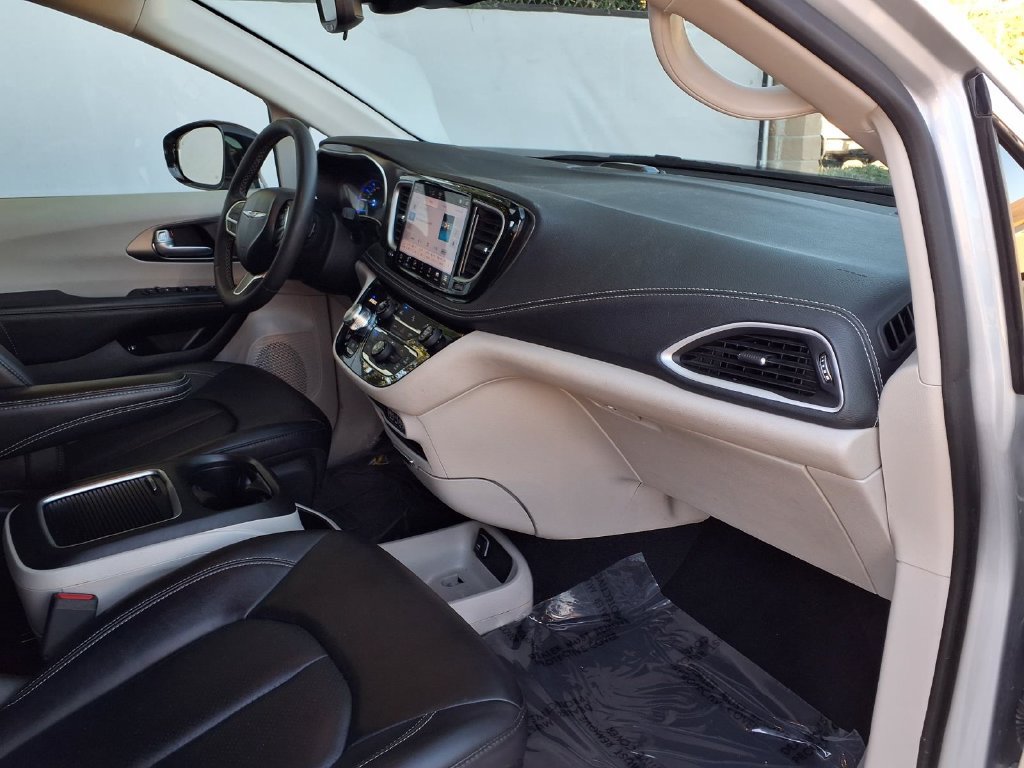 Used 2024 Chrysler Pacifica Limited FWD image 33